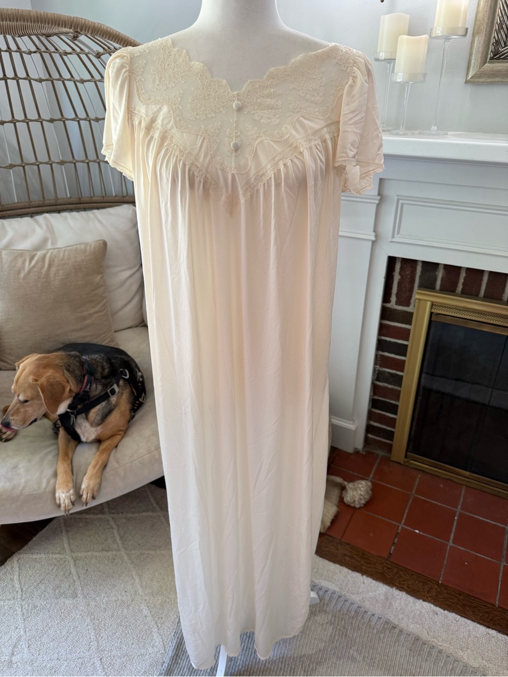 Vintage Miss Elaine Ivory Lace Satin Long Nightgown Cottagecore Lingerie M/L